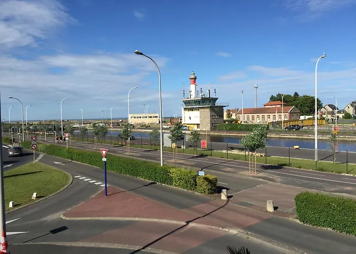 Le Phare Hotel Ouistreham