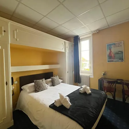 Le Phare Otel Ouistreham
