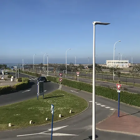 Le Phare Hotel Ouistreham